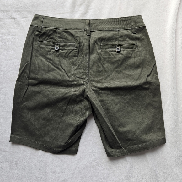 Green Bermuda Short - Picture 4 of 4